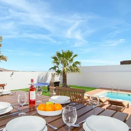Playa Blanca Sleeps 10 Pool Air Con Wifi Villa Playa Blanca (Lanzarote)