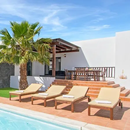 Villa Playa Blanca Sleeps 10 Pool Air Con Wifi *