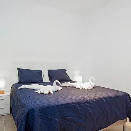 Playa Blanca Sleeps 10 Pool Air Con Wifi Villa